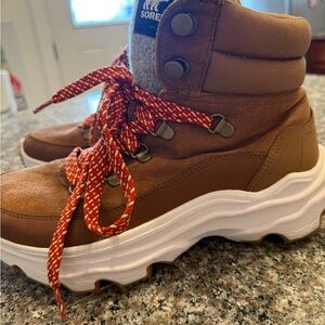 Sorel Winter Tan Boots with Red Laces
